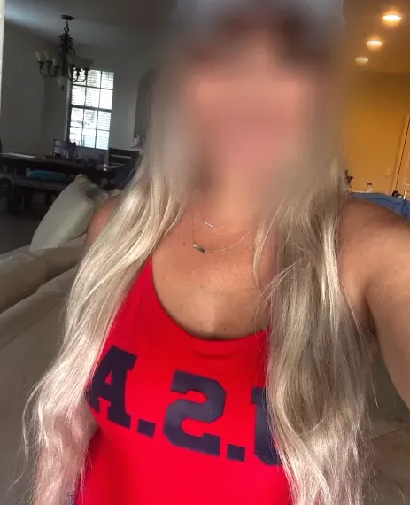 Agata, 38
