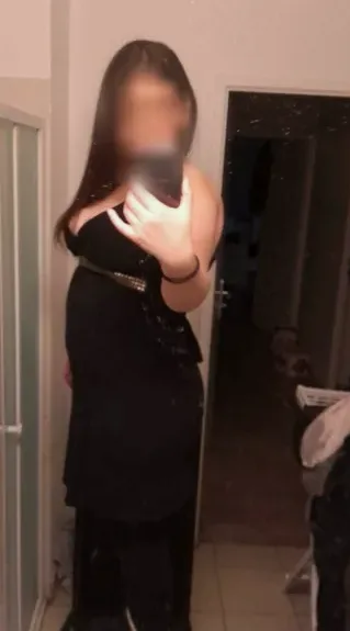 Amber, 39