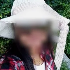 Chloe, 34