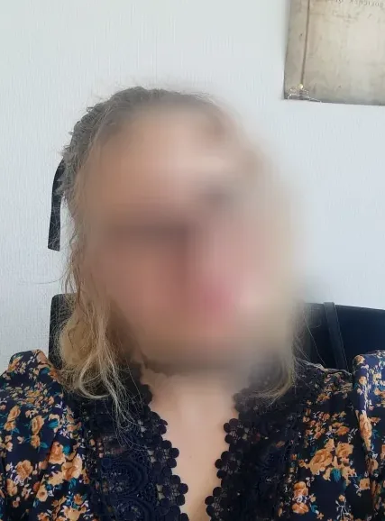 Ella, 32