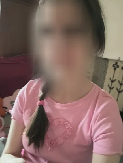Ellie, 25