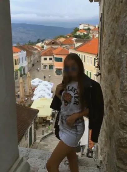 Holly, 33