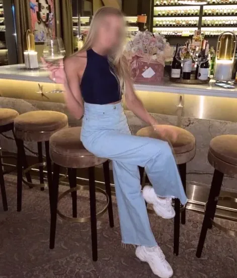 Isabelle, 34