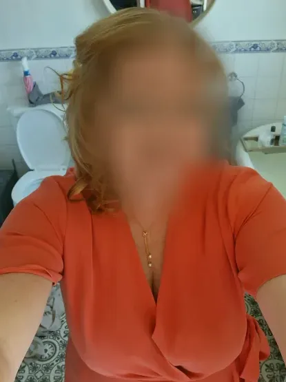 Julia, 38