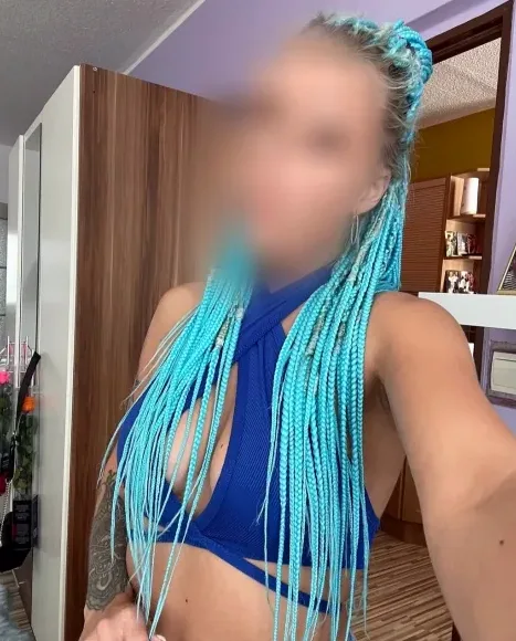 Kirsty, 33