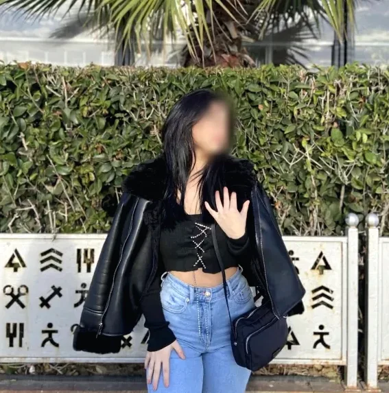 Lara, 19