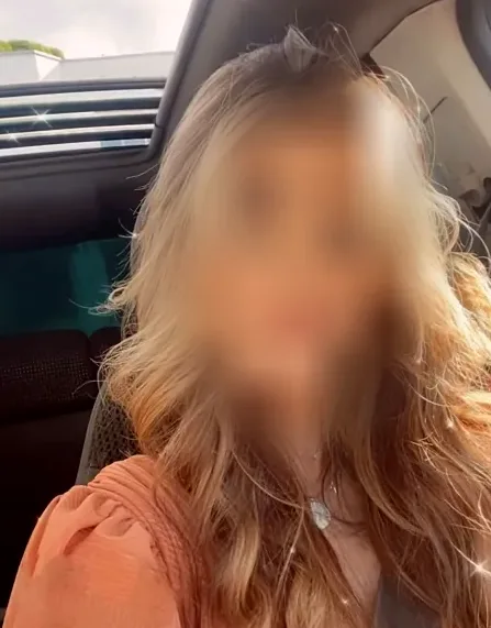 Lara, 28