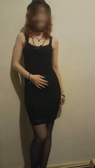 Nicola, 35