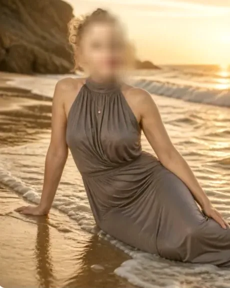 Nour, 40