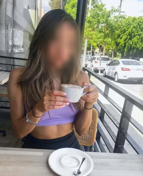 Rachel, 32