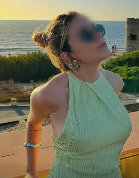Rebecca, 38