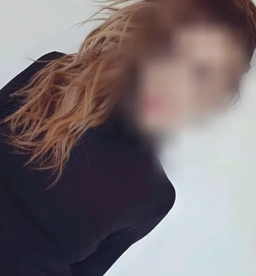 Rhona, 28