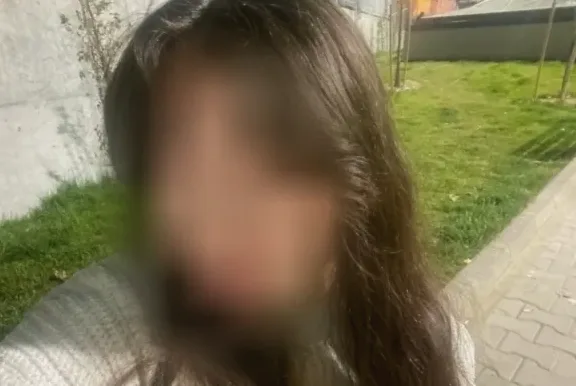 Samantha, 22