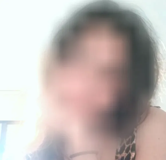 Toni, 25